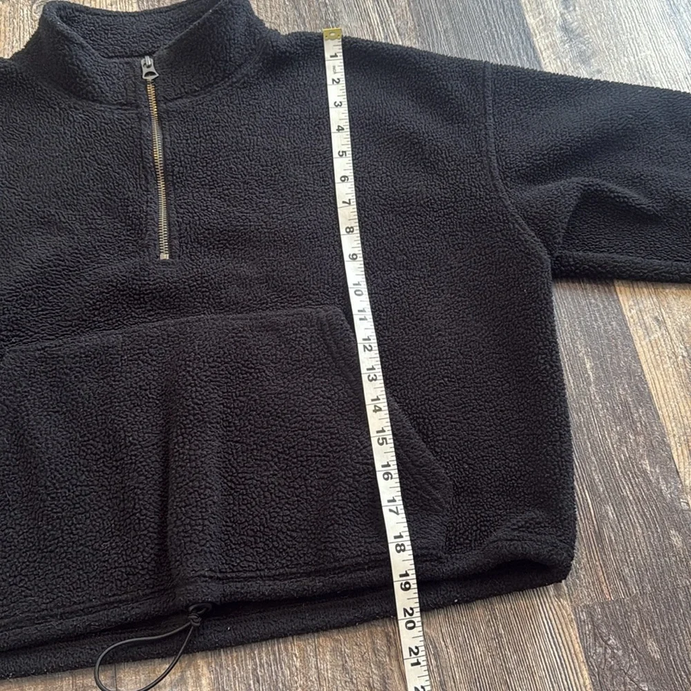 American Eagle Cropped Black Sherpa Fleece Sweatshirt Sweater Top Women’s Medium - Picture 8 of 11